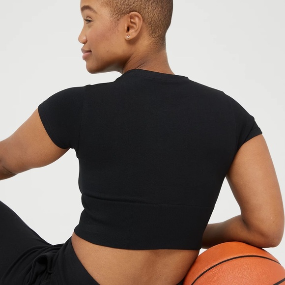 OFFLINE By Aerie Sidewalk Seamless Cropped T-Shirt Size M NWT - Picture 5 of 9
